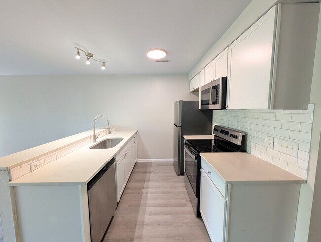 Foto del edificio - 3065 Huntleigh Dr