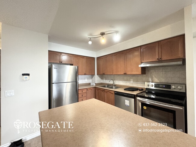Building Photo - Bright 1-Bedroom Condo with Stunning City ...