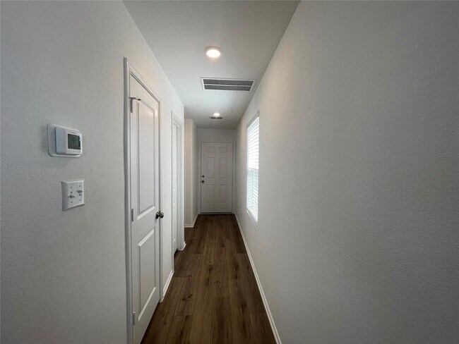 Building Photo - 641 Marty Allen Loop