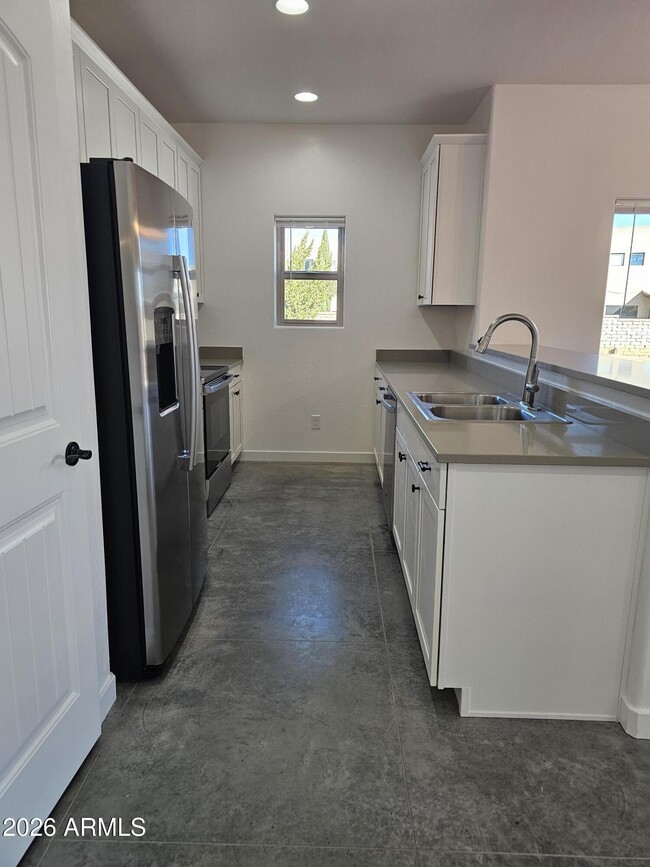 Building Photo - 2206 Las Brisas Way