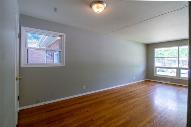 Building Photo - Welcome to this charming brick ranch that’...
