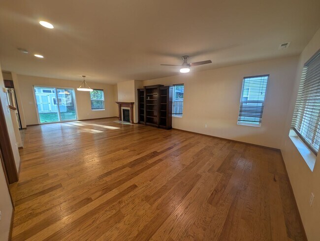 Foto del edificio - McCormick Village Cutie - Huge Fenced Yard & Extra Space! Available Now!