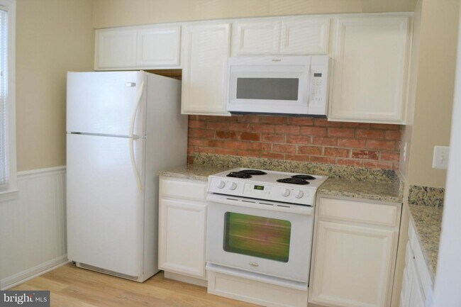 Building Photo - 8540 Milford Ct
