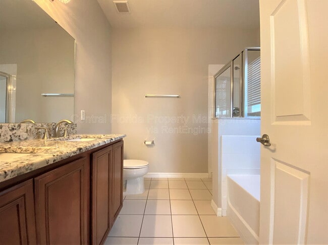 Foto del edificio - 10060 Stratford Pointe Ave