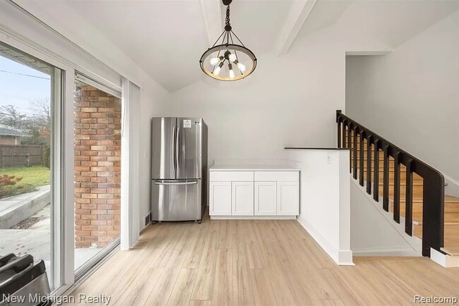 Building Photo - Newly Remodeled House with In-Ground Pool