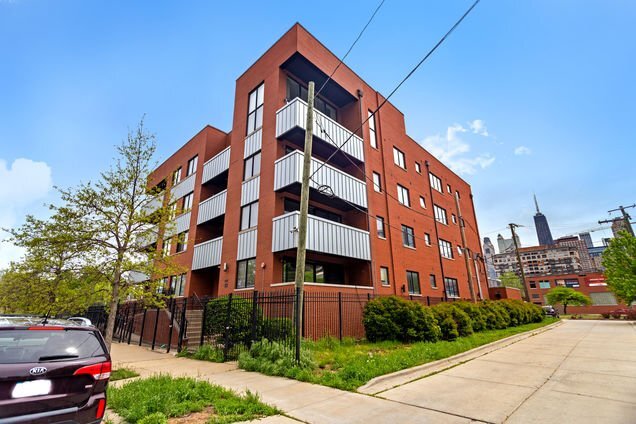 Building Photo - 825 N Hudson Ave