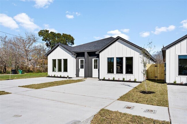 Building Photo - 3829 Goodhope St