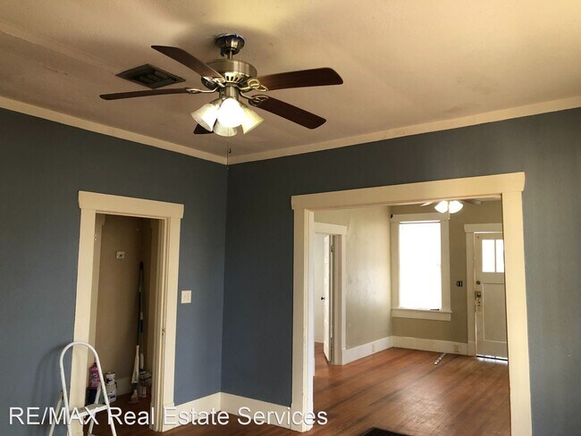 Building Photo - 3 br, 1 bath House - 616 College