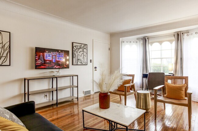 Foto del edificio - 13660 Cedar Rd