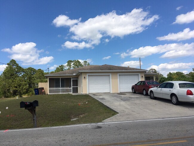 Foto del edificio - 4400-4402 Douglas Ln
