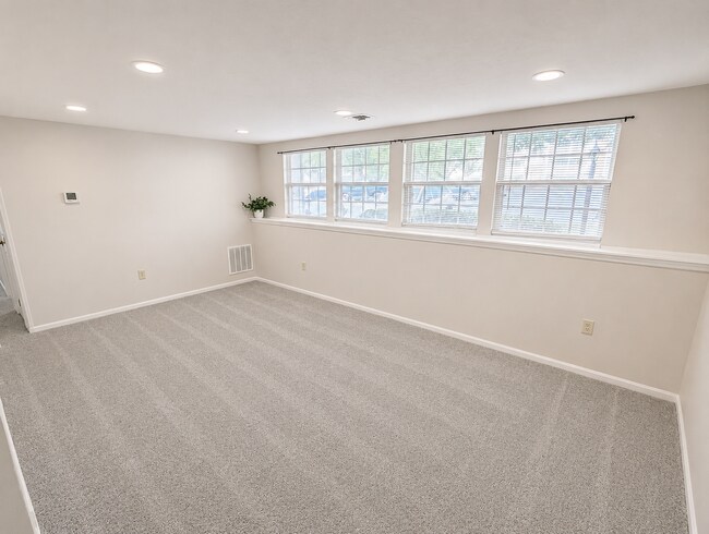 Building Photo - 7600 Portadown Ct