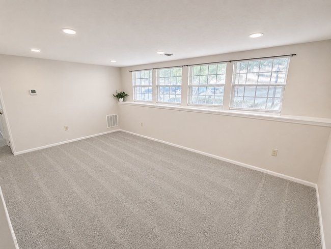 Building Photo - 7600 Portadown Ct