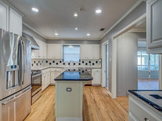 Building Photo - 7523 Azalea Ln