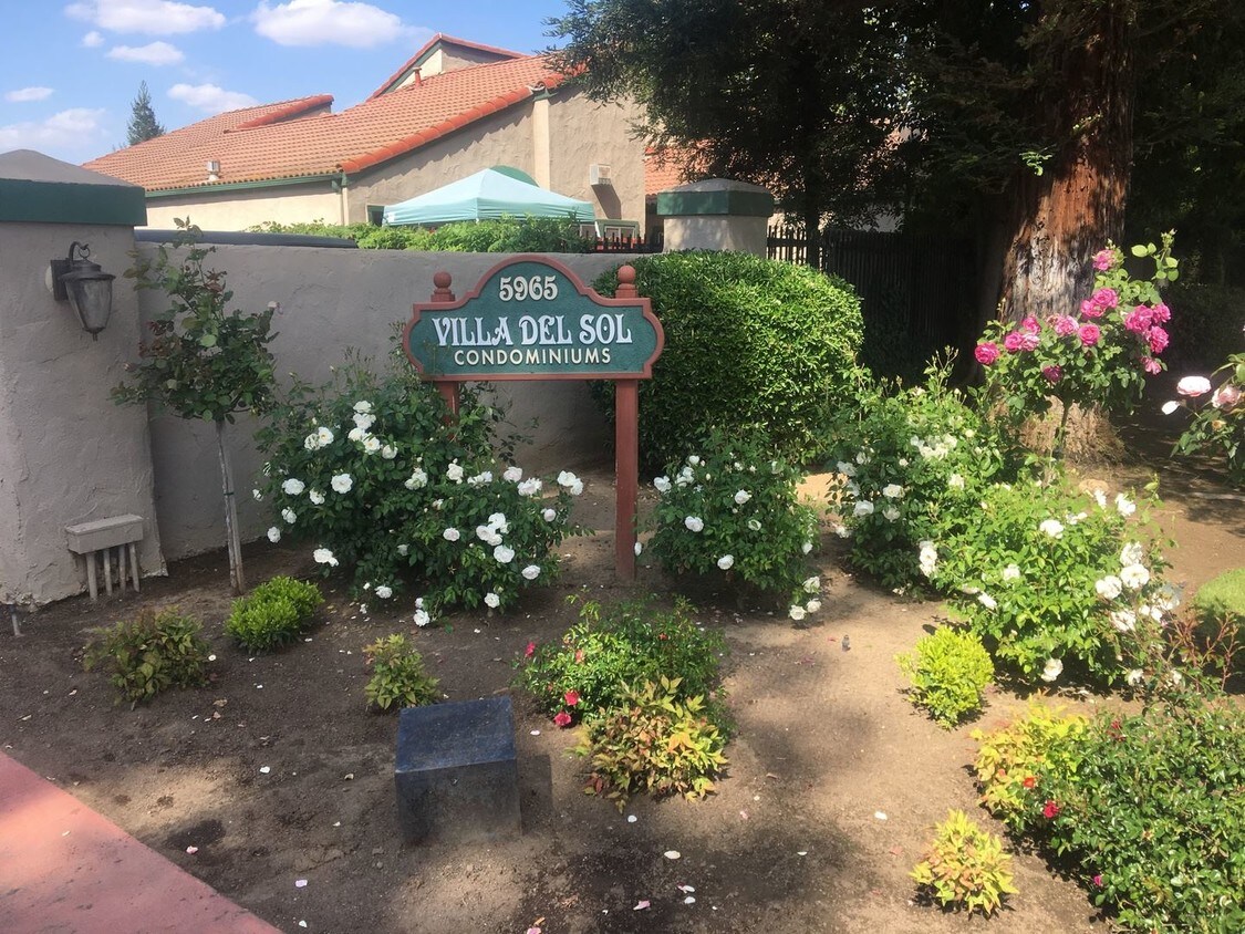 Building Photo - 2 br, 2 bath House - 5965 E Shields Ave #177