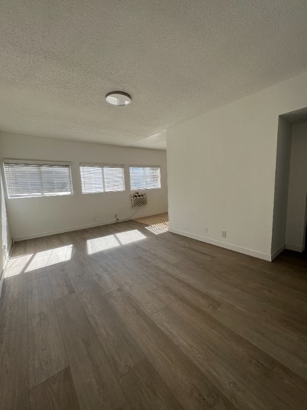 Foto del edificio - 1736 N Sycamore Ave