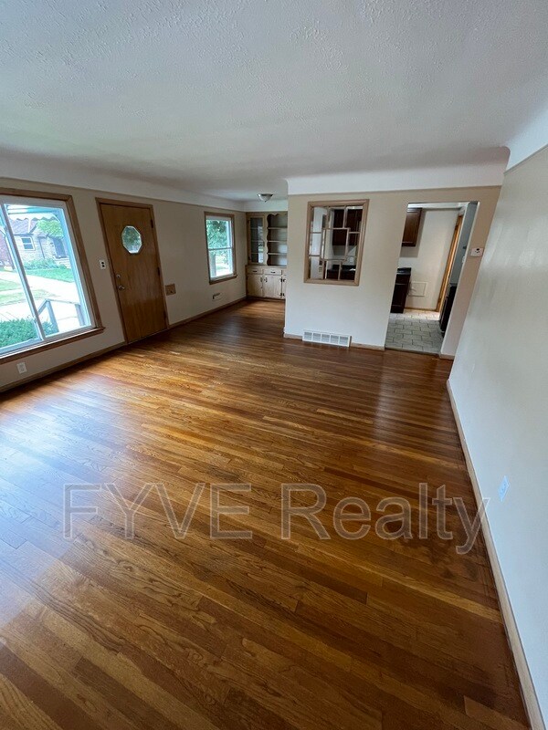 Building Photo - 8017 Fernhill Ave
