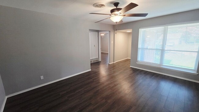 Building Photo - 305 Dublin Dr