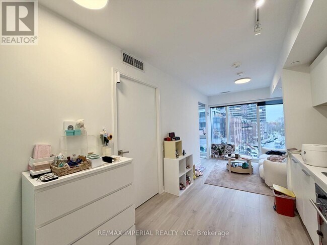 Building Photo - 3 Gloucester St