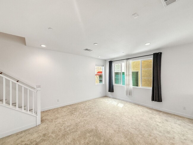 Building Photo - Newly Constructed 2B/2.5BA Townhome in Esc...