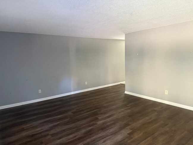 Building Photo - 132 Circle Dr