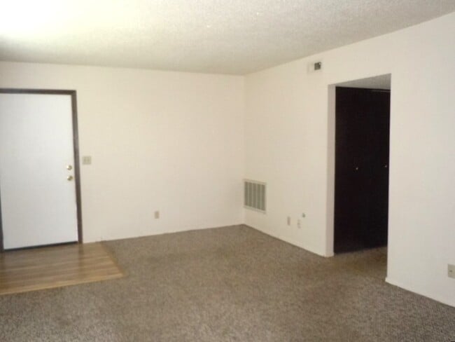 Building Photo - 67 Bellevue Dr
