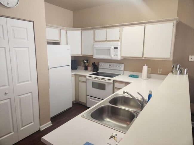 Building Photo - 1314 River Oaks Dr