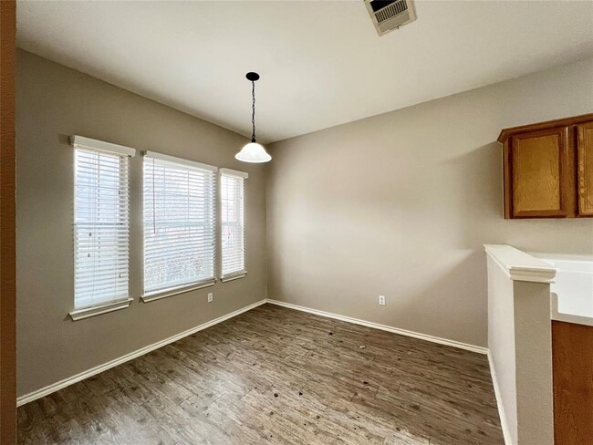 Building Photo - 111 Pecanwood N