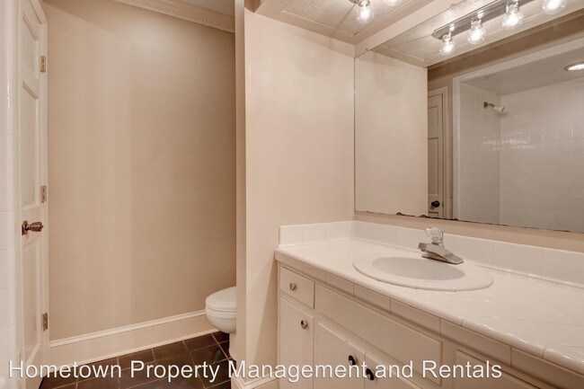 Building Photo - 5 br, 3.5 bath House - 2228 Warrenton Way