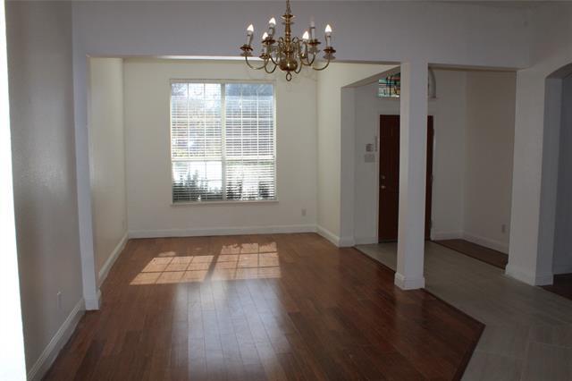 Foto del edificio - 3325 Bluegrass Dr