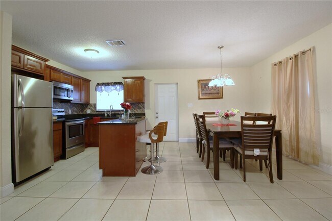 Foto del edificio - 5118 Anzio St