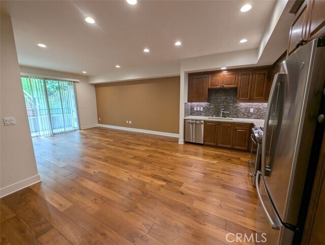 Foto del edificio - 627 Deep Valley Dr