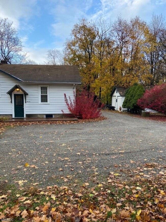 Building Photo - 492 Dogwood Ln