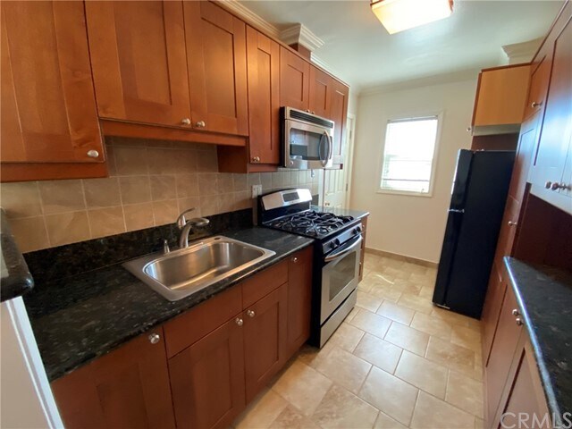 Foto del edificio - 1349 N Altadena Dr