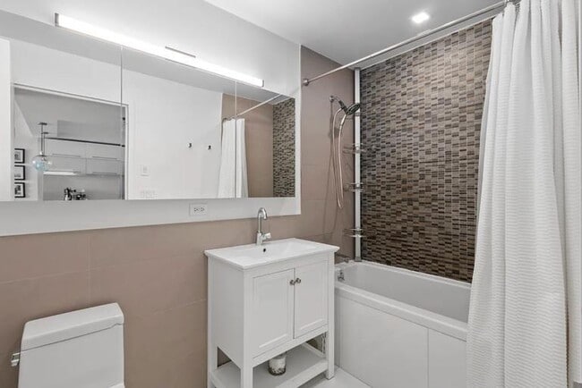 Building Photo - 1 bedroom in Brooklyn NY 11211