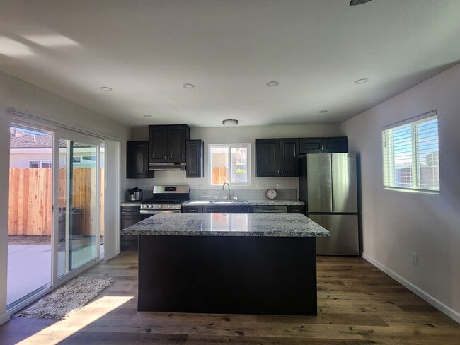 Foto del edificio - 891 Country Hill Rd
