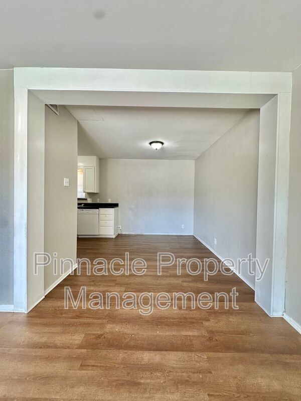 Building Photo - 1425 Austin St