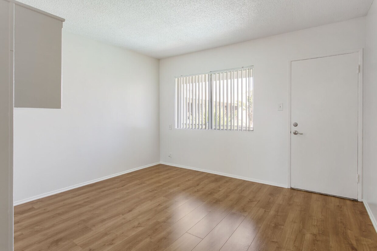 12211 S Manor Dr Unit 2, Hawthorne, CA 90250 Condo for Rent in Hawthorne, CA