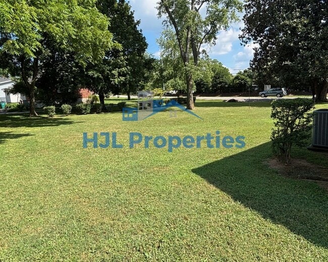 Building Photo - 131 McGavock Pk