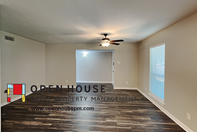 Building Photo - 1806 Castille Dr Carrollton