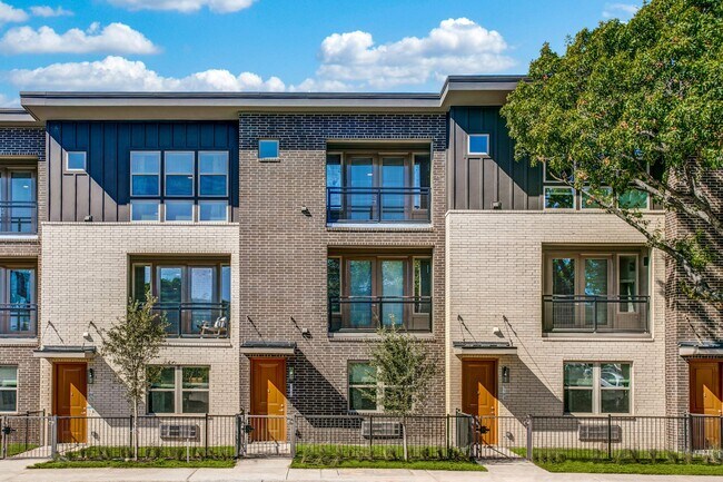 Foto del edificio - Midway Urban Village