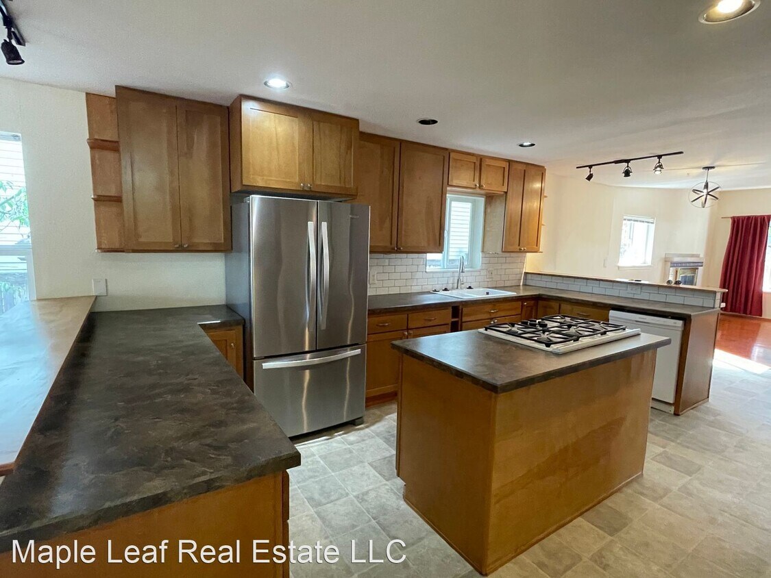 Primary Photo - 4 br, 2 bath House - 10536 North Park Ave N