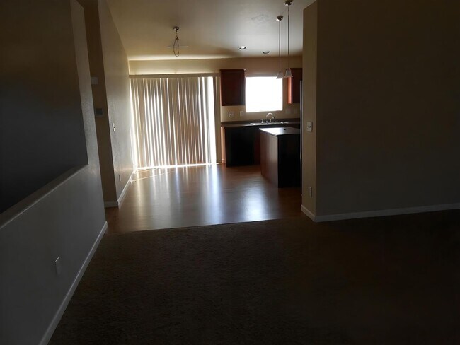 Building Photo - Beautiful 3 Bedroom 2 Bath Ranch-Style Home in SW Loveland!
