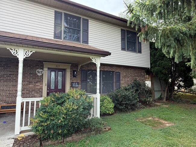 Entorno tipo retiro - 917 Rose Hill Ave