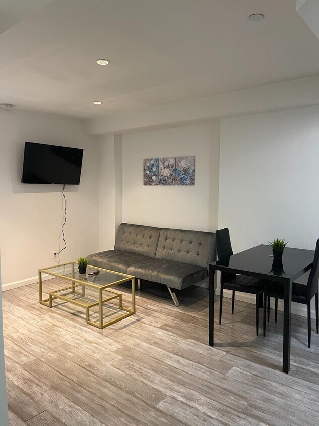 Foto principal - 521 W 48th St