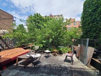 Building Photo - 271 E 7th St