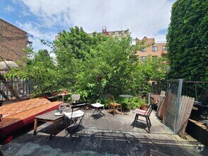 Building Photo - 271 E 7th St