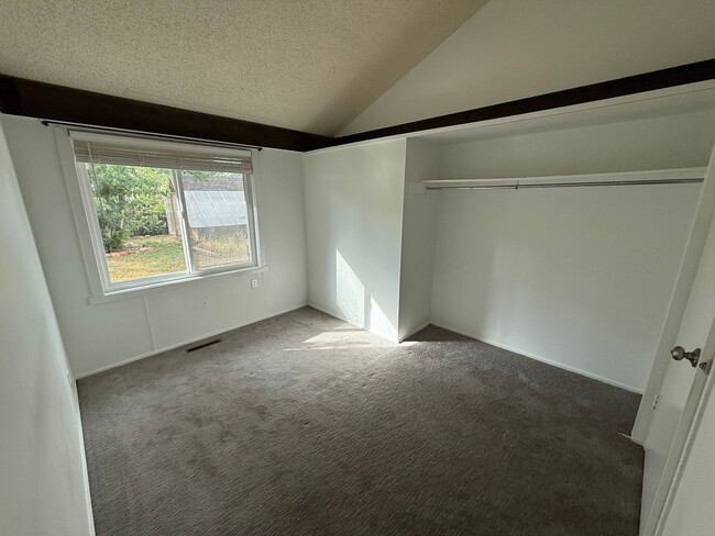 Building Photo - July 2026!!! Great house in S Boulder on q...