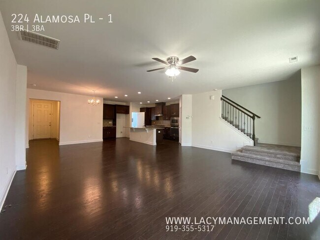 Foto del edificio - 224 Alamosa Pl