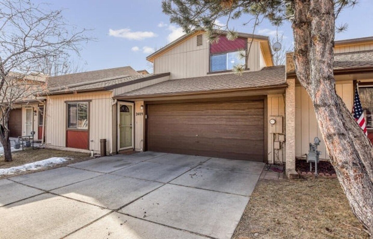 Primary Photo - 2409 E Eva Loop