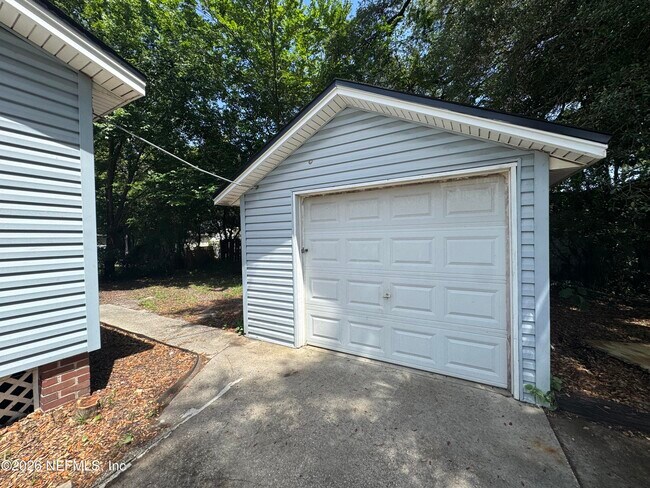 Building Photo - 3609 Dellwood Ave